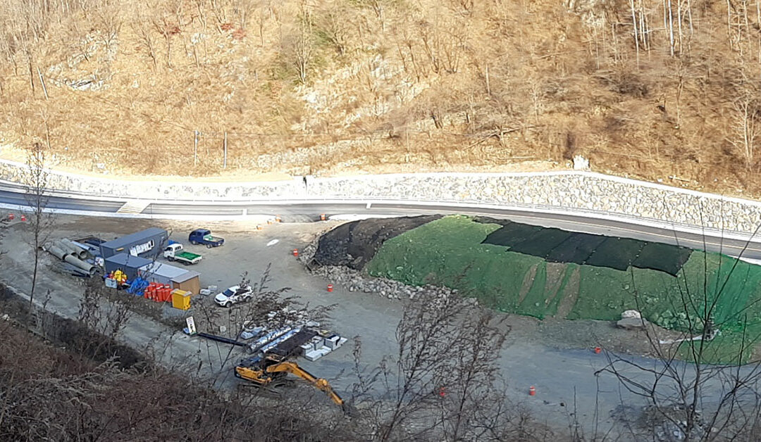 한국 상동광산사업에서 도로및 하천 전환 프로그램 완료
